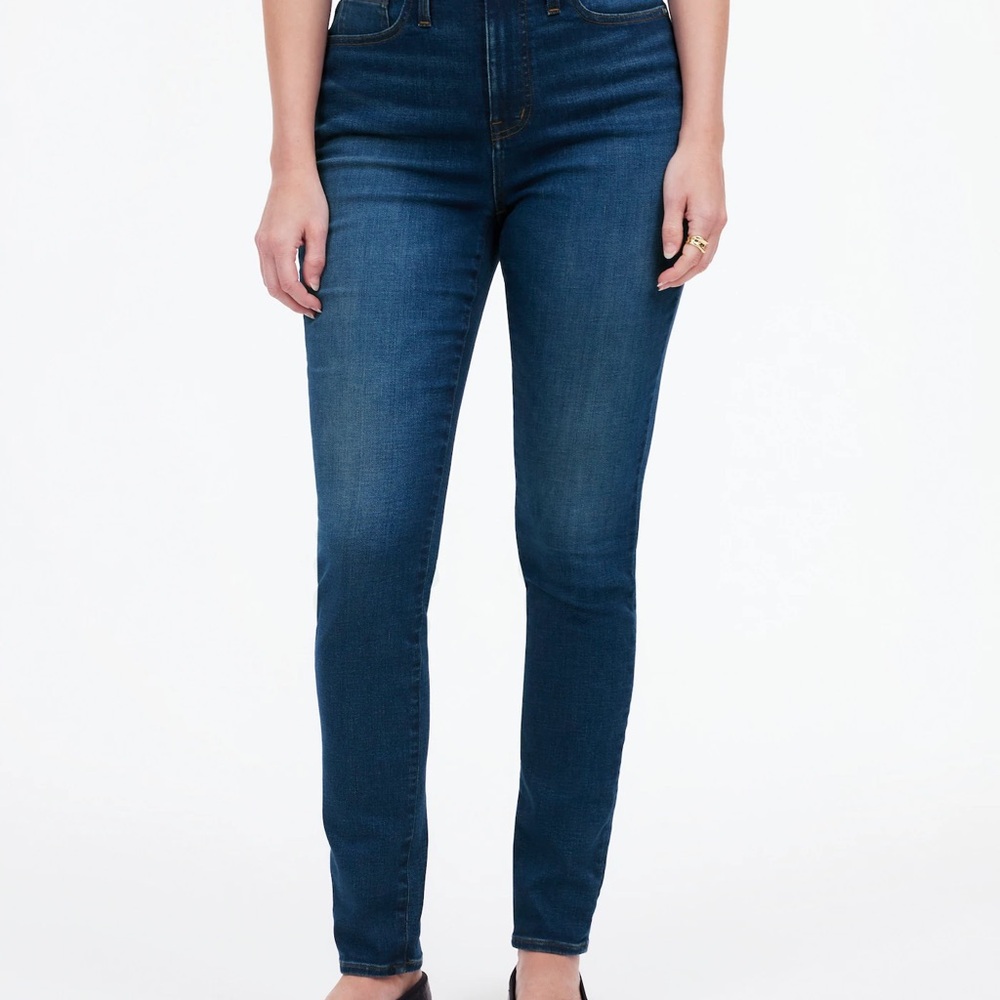 Curvy 10" High-Rise Skinny Jeans in Alabara Wash (size 25)